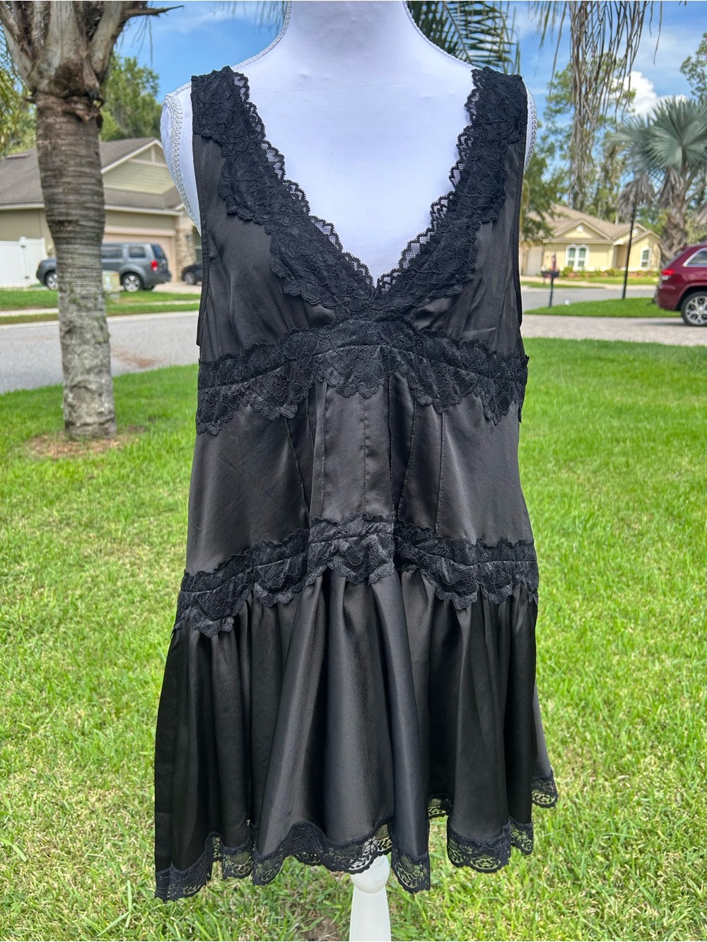 NWT🌷Free People Black Lace Trim V-Neck Sleeveless Tiered Mini Slip Dress